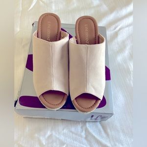 Lane Bryant soft cream wedges. Size: 10W